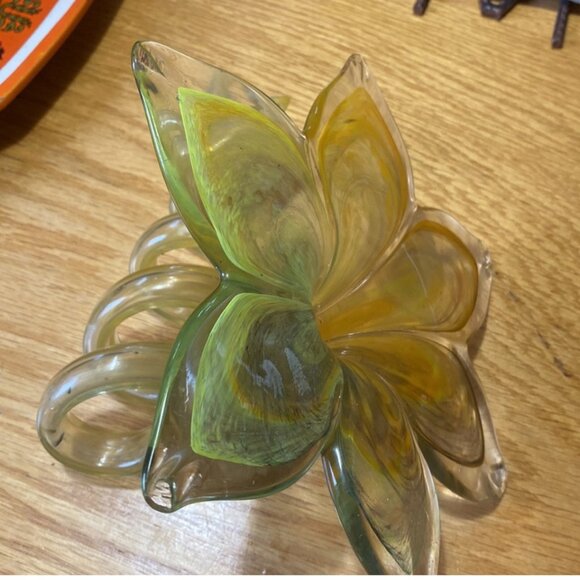 88- (VC) Vintage. Collectible. Handblown Glass. Flower. - Picture 7 of 8